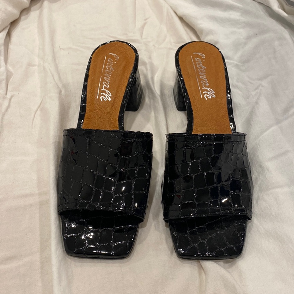 Ladies shoes